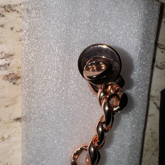 COPY - MARC JACOBS CHAIN LINK BANGLE BRACELET ROSE GOLD-TONE - Picture 6 of 9